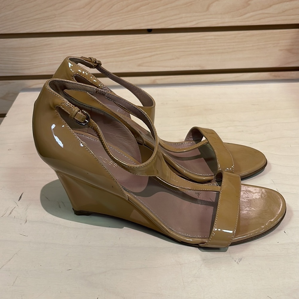 Women’s Sergio Rossi Tan Patent Wedge Sandal Size 40